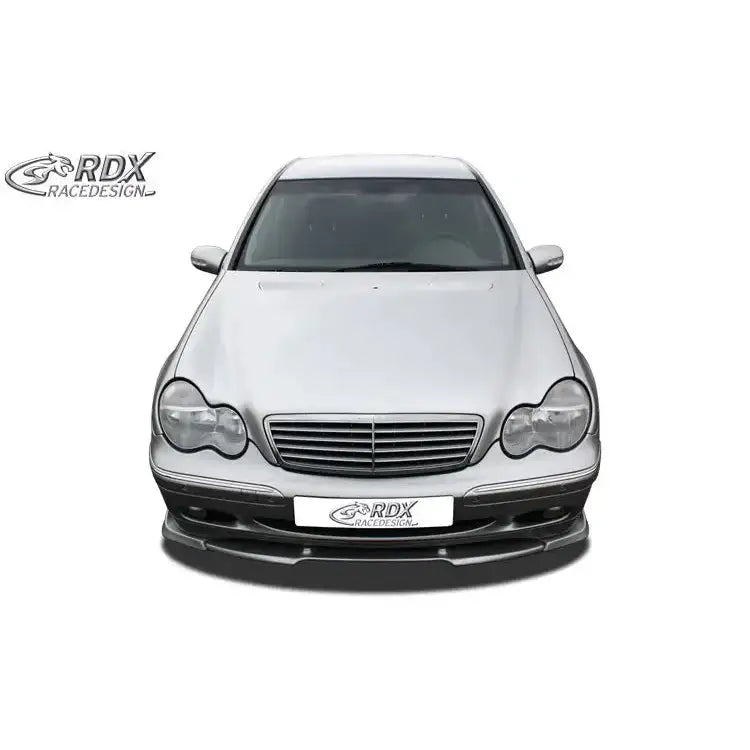 Front lip Mercedes C-Klasse W203 med svart spoiler foran, sett rett forfra, RDX RaceDesign-logo på skiltet.