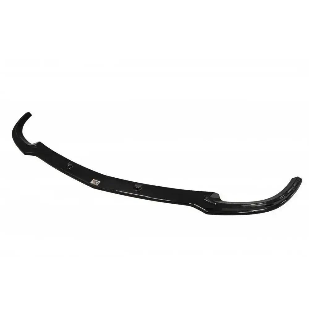 Front splitter til Mercedes C W204 Amg-Line, sort blank plast med logo, sett ovenfra mot hvit bakgrunn.