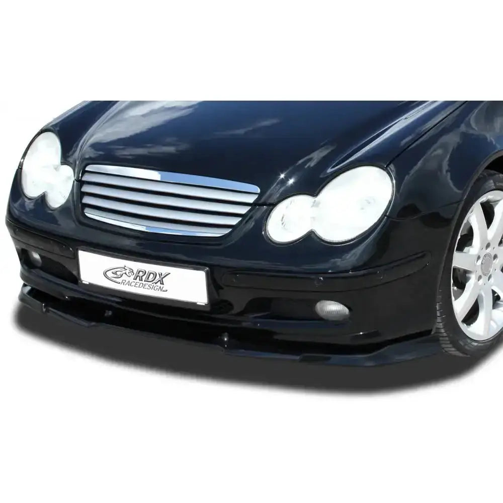 Frontleppe Mercedes CLC-Class CL203 sett forfra med skinnende sort lakk og fokus på frontfanger.