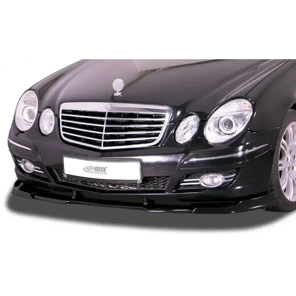 Frontleppe til Mercedes E-class W211, sort høyglansspoiler under støtfanger med kromdetaljer.