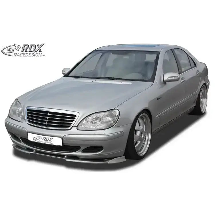 Frontspoiler på Mercedes S-class W220 med sølvfarge, sportsfelger og RDX-logo på nøytral bakgrunn.