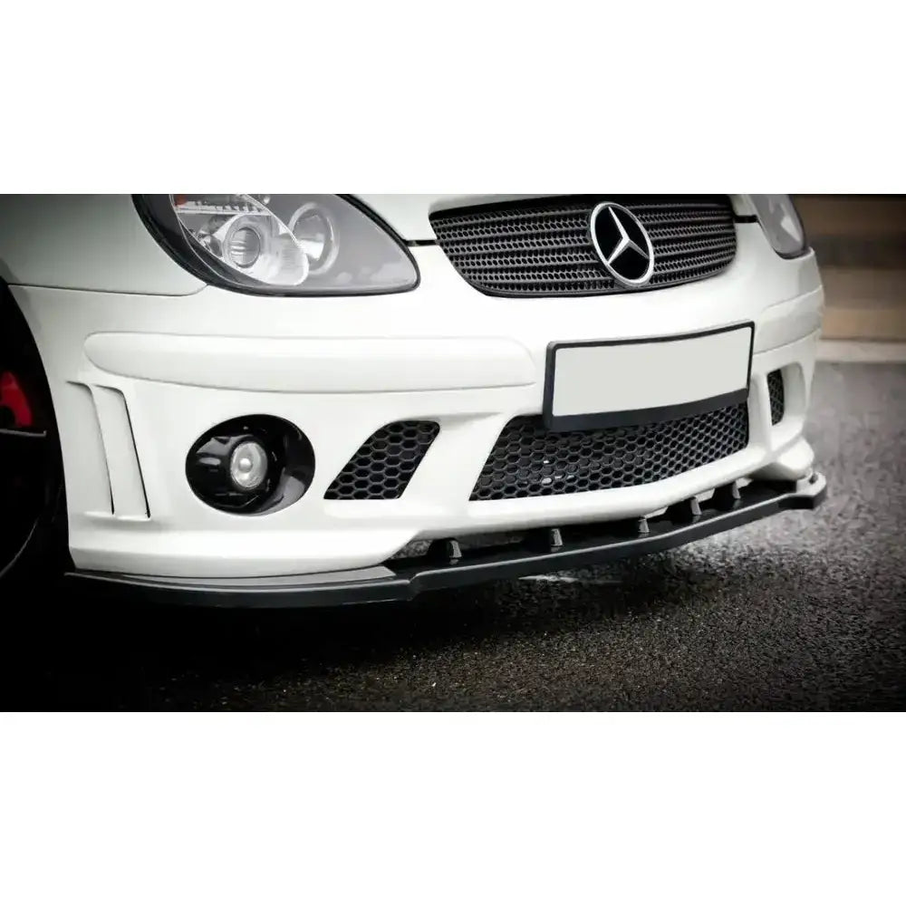 Frontsplitter på Mercedes SLK R170 AMG-støtfanger med sort grill, spoiler, tåkelys og luftinntak.