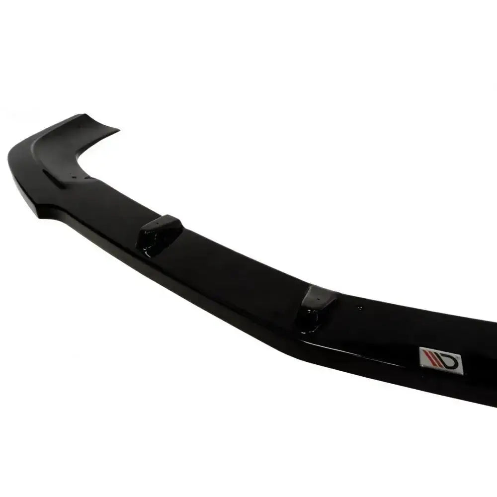 Frontsplitter til Mercedes SLK R172 i sort, glanset plast sett fra skrå vinkel med logo ytterst til høyre.