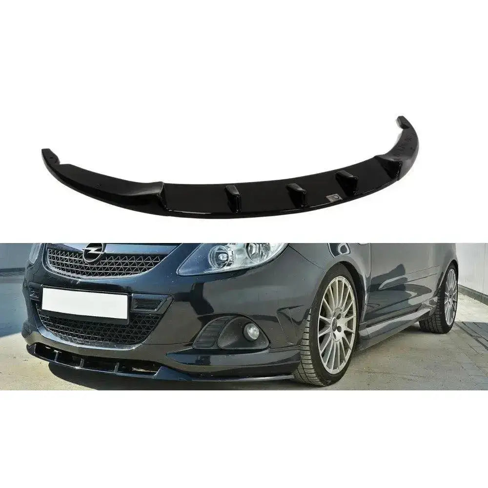 Frontleppe Opel Corsa D Nurburg i sort glanset plast med aerodynamiske ribber, montert på bil.