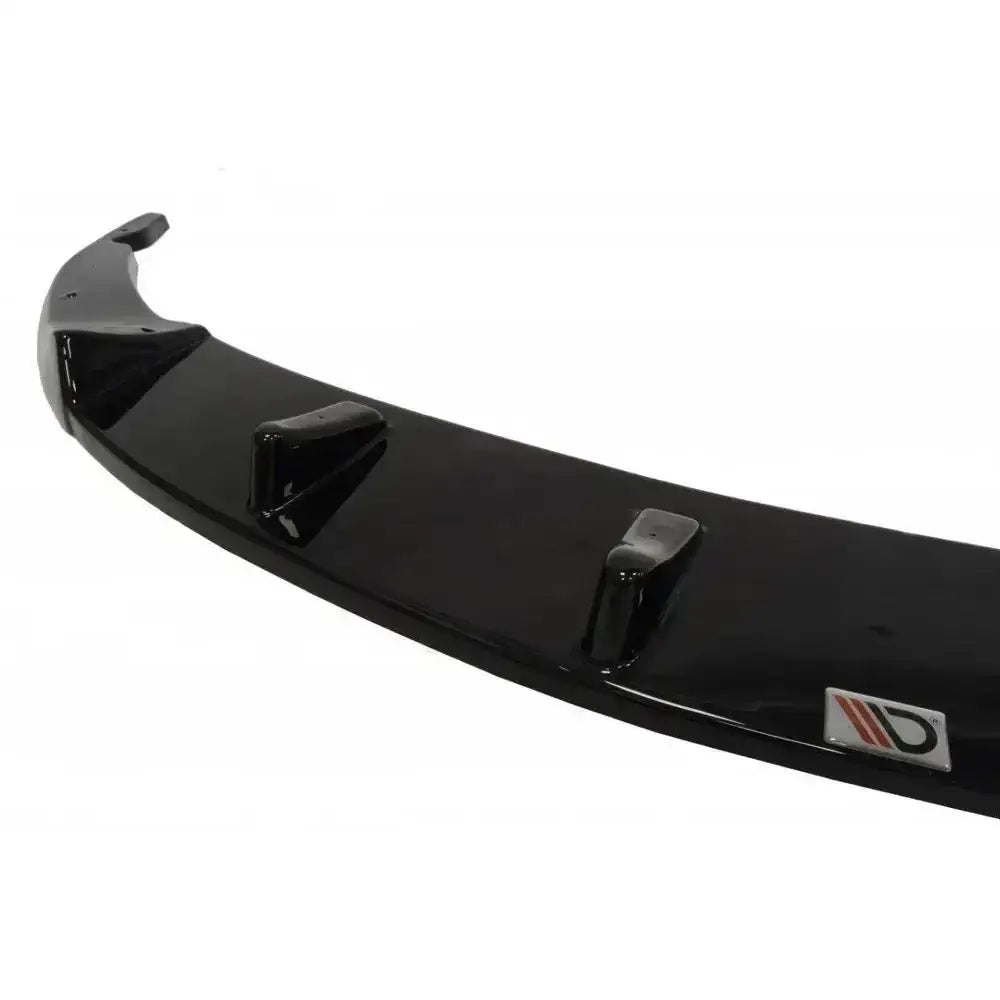Frontleppe Opel Corsa D Nurburg i sort blank plast med aerodynamiske finner, sett fra skrå vinkel.