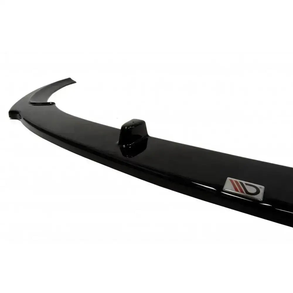 Frontsplitter til Opel Corsa E OPC i sort blank finish med logo og to forhøyede detaljer.