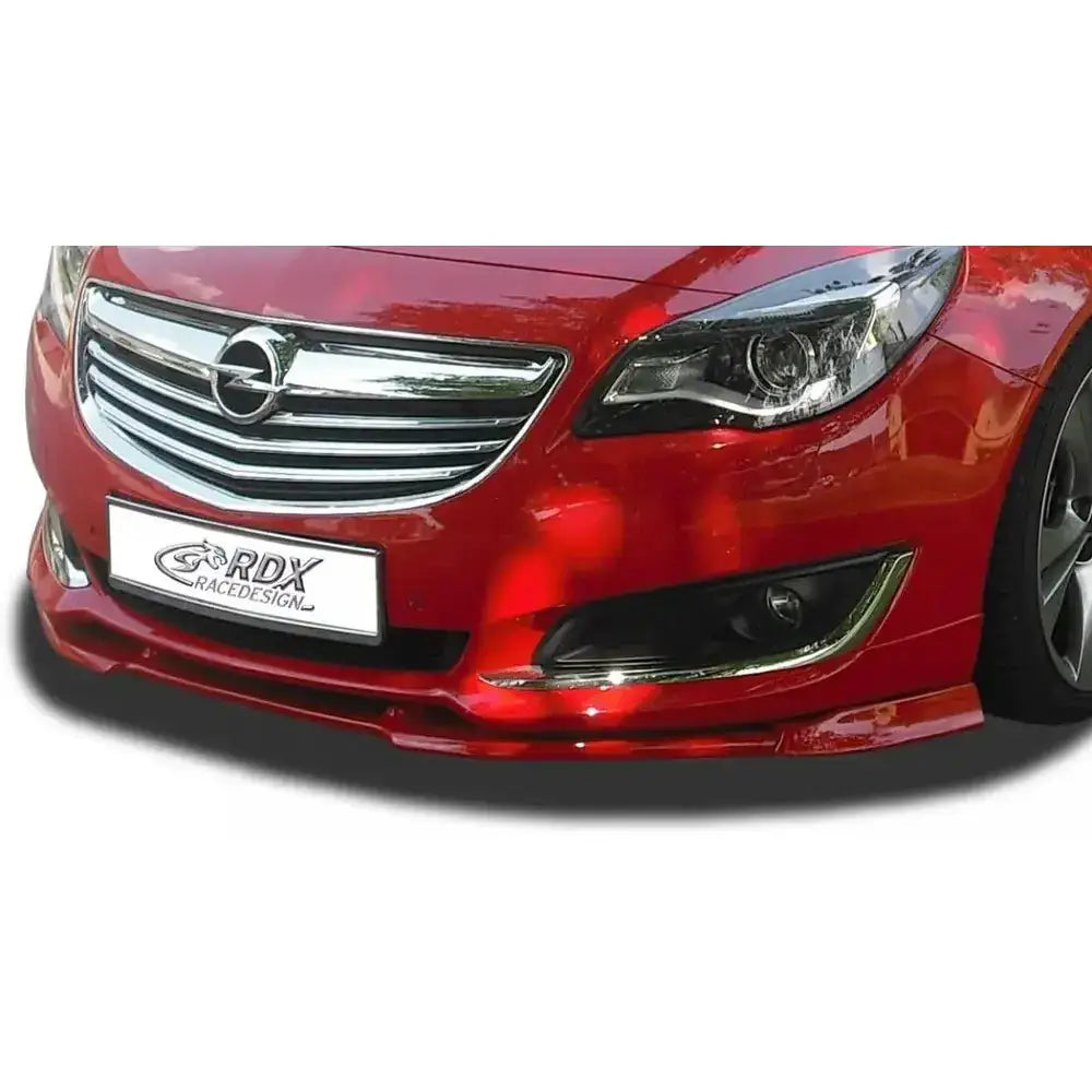 Frontleppe Opel Insignia 13-17 OPC-Line Vario X montert under frontfanger på rød bil med kromdetaljer.