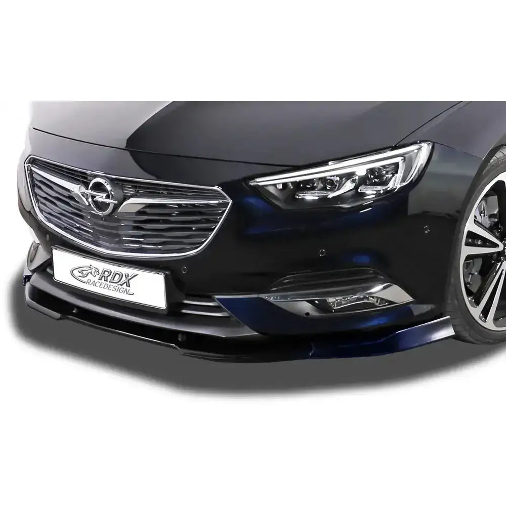 Frontleppe Opel Insignia B 17- i svart plast under støtfanger med kromdetaljer og moderne frontlys.