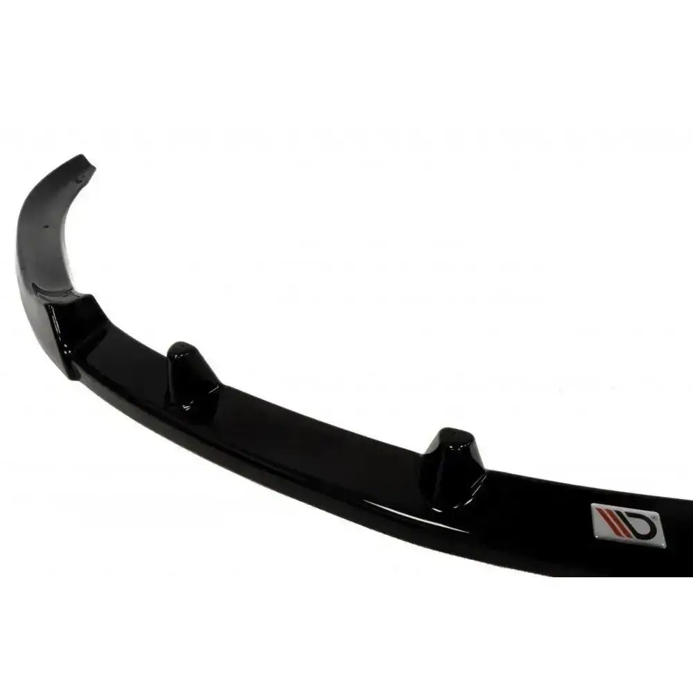 Front lip til Opel Insignia Opc Line Nurburg, sort glanset plast med tre kanter og logo, sett skrått.
