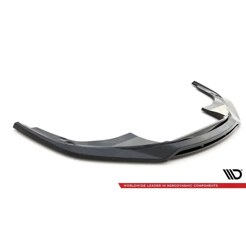 Front splitter til Porsche 911 Carrera 4S 992, sort plast med blank finish sett fra skrå vinkel.