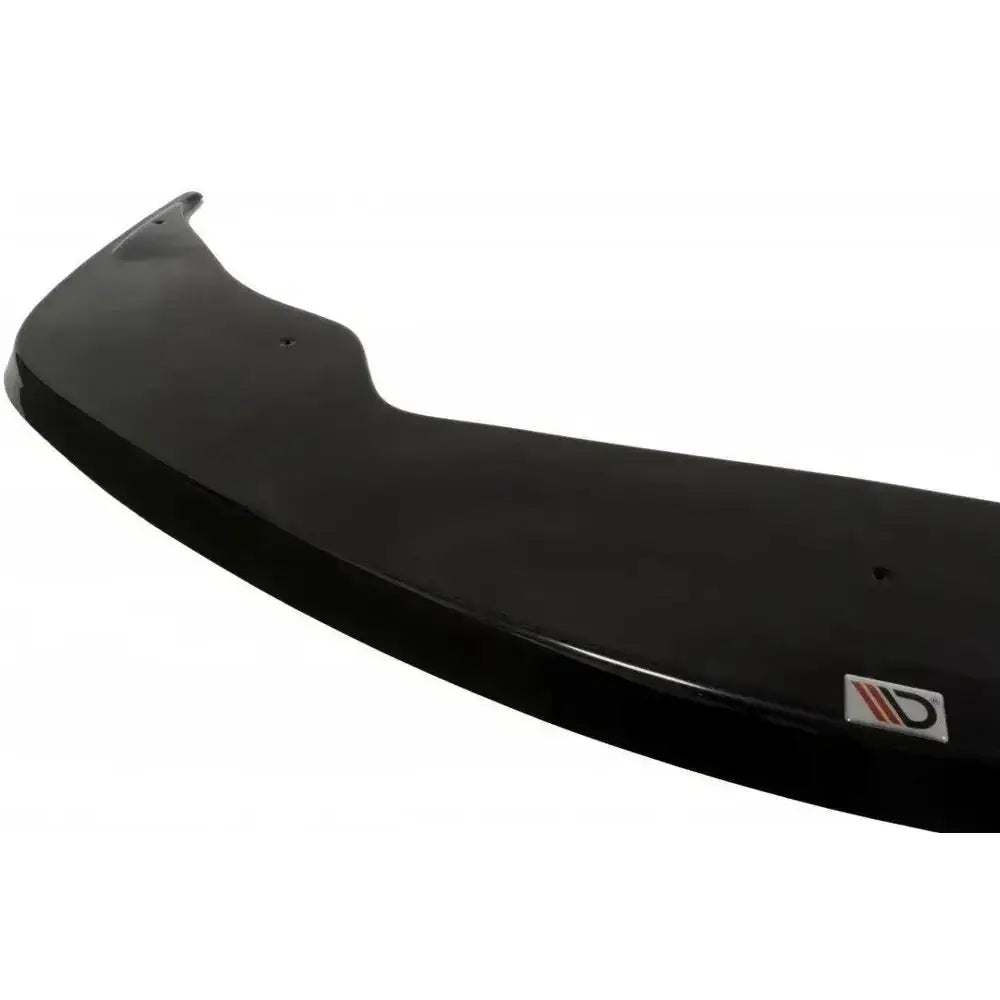 Frontsplitter til Porsche 911 GT3 (996) i sort plast, buet design, sett fra skrå vinkel på hvit bakgrunn.