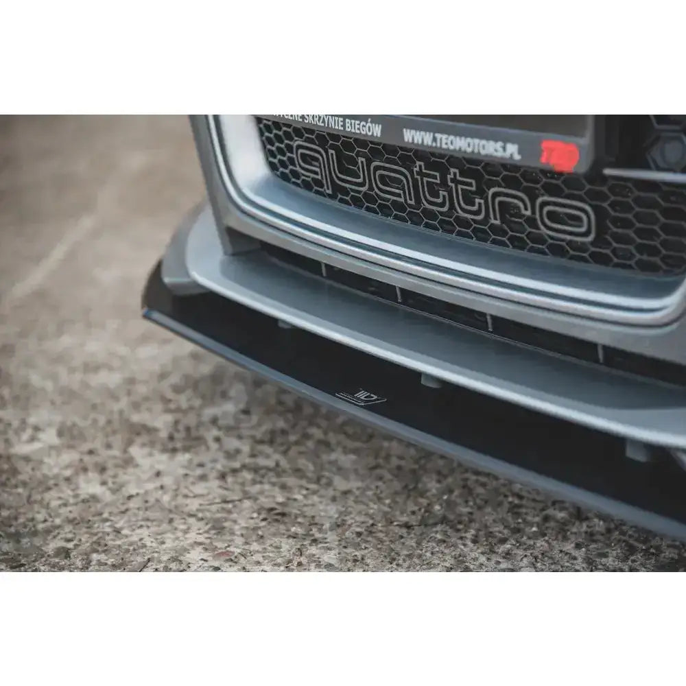 Frontleppe Racing Audi RS3 8V Sportback i sort plast og metall under grill med quattro-logo.