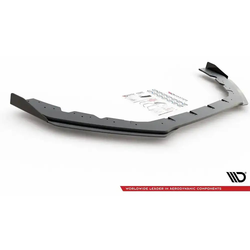 Frontleppe Racing Durability med flaps til Ford Focus RS Mk3, sett fra siden med tilbehør på hvit bakgrunn.
