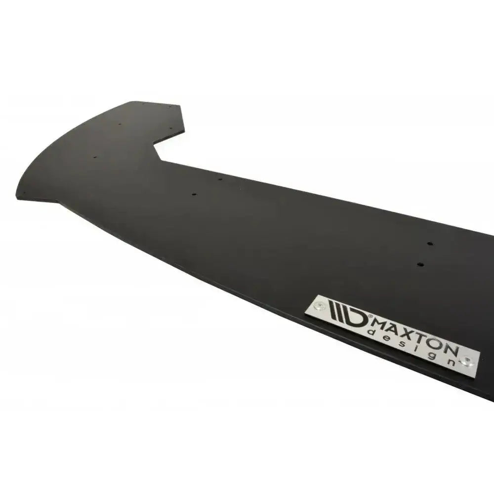 Frontspoiler til Ford Fiesta Mk7 ST Facelift i svart plast med Maxton Design-logo og monteringshull.