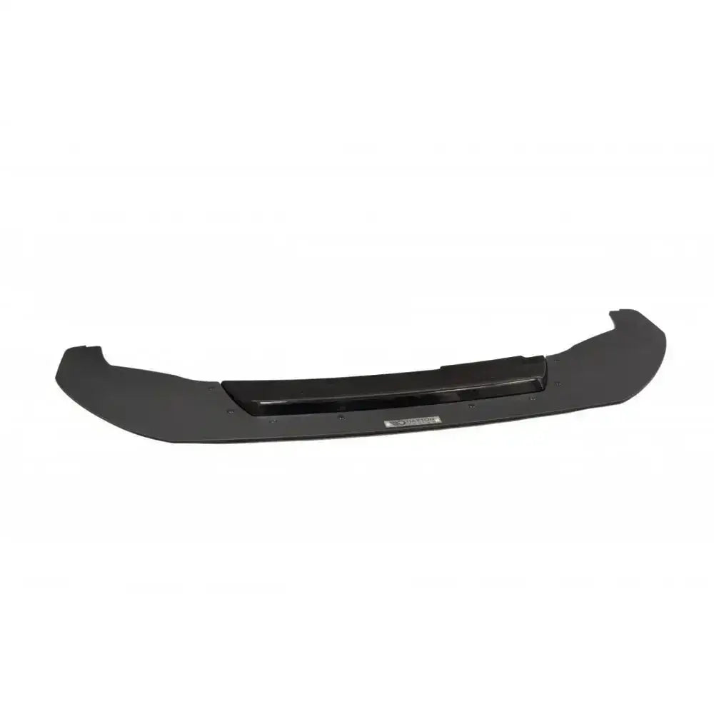 Frontsplitter Racing Hybrid Vw Golf VII R facelift i sort plast med matt finish og metallfarget etikett foran.