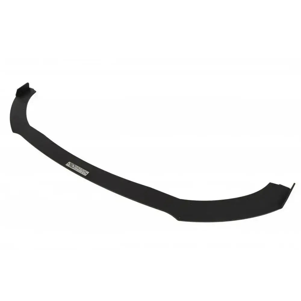 Front lip til Mazda Mx-5 Mk4 i sort matt plast med sølvfarget merke, vist fra skrå vinkel.
