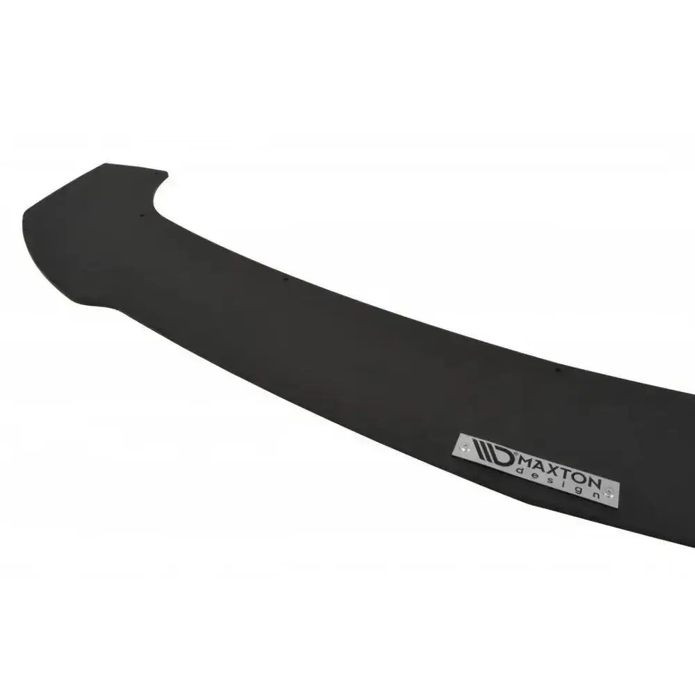 Frontleppe Racing Mercedes C W204 Amg-Line, sort plast med Maxton Design-logo sett fra skrå vinkel.