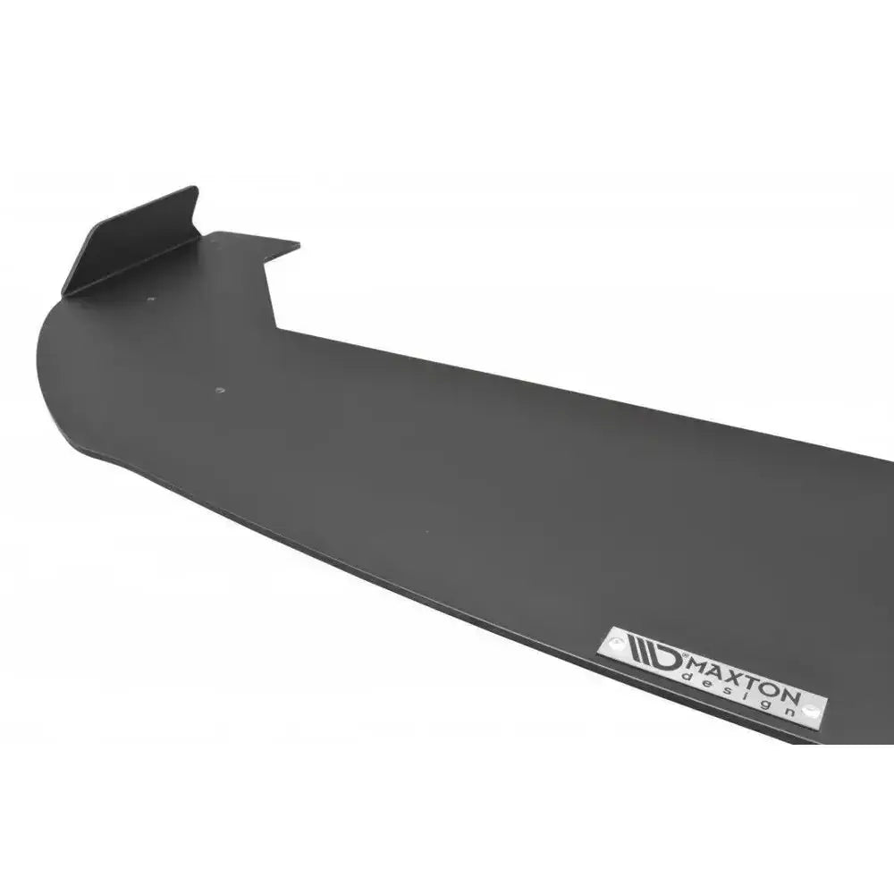 Front lip Racing V.1 til Mitsubishi Lancer Evo X i svart plast med Maxton Design metallskilt.