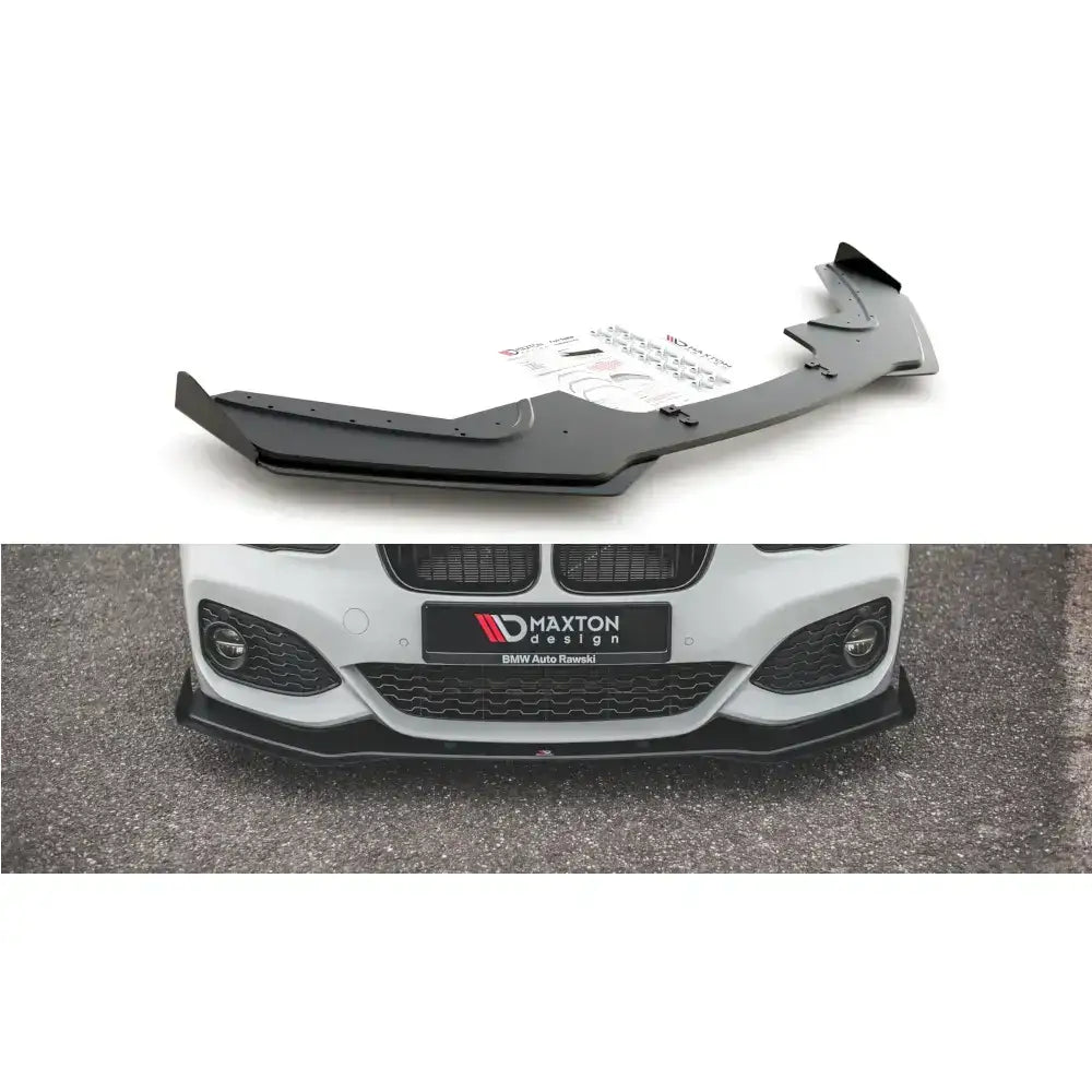 Frontleppe Racing V.3 med flaps montert på hvit BMW 1 F20 M-Pack, sett fra skrå vinkel.