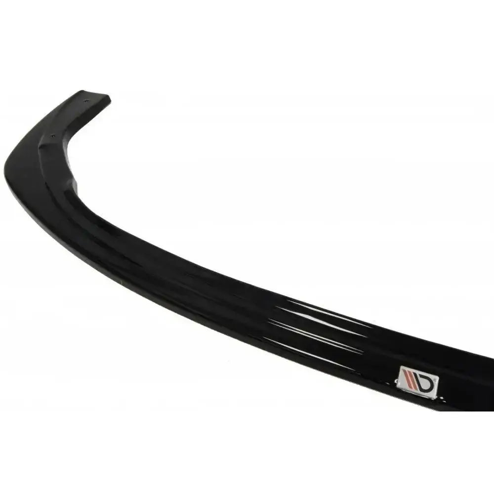 Frontspoiler Renault Megane 3 Rs V.2 i sort, blank plast sett fra skrå vinkel med logo på høyre side.