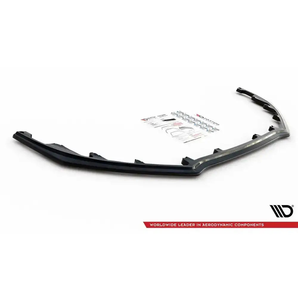 Frontspoiler til Renault Megane Mk.4 GT-Line sett fra skrå vinkel med monteringsutstyr og instruksjoner.