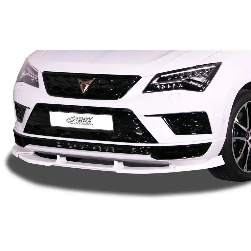 Frontleppe til Seat Ateca Cupra Vario X, hvit og svart front med CUPRA-logo sett rett forfra.