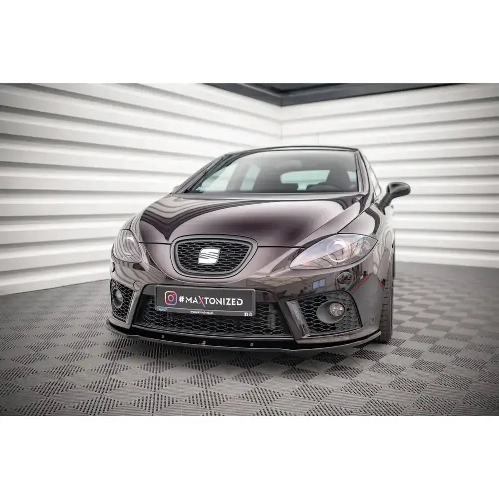 Front lip Seat Leon Mk2 Cupra Fr Preface sett forfra med svarte detaljer og sportslig grill.