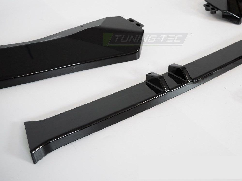 Nærbilde av frontspoiler montert under original støtfanger på VW Arteon med sporty splitter-design