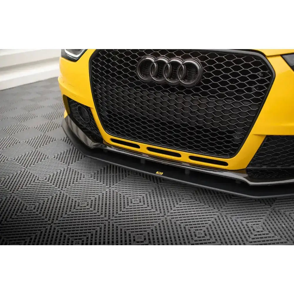 Frontsplitter Street Pro Audi RS4 B8 12-15 nærbilde av sort spoiler og grill på gul bil.