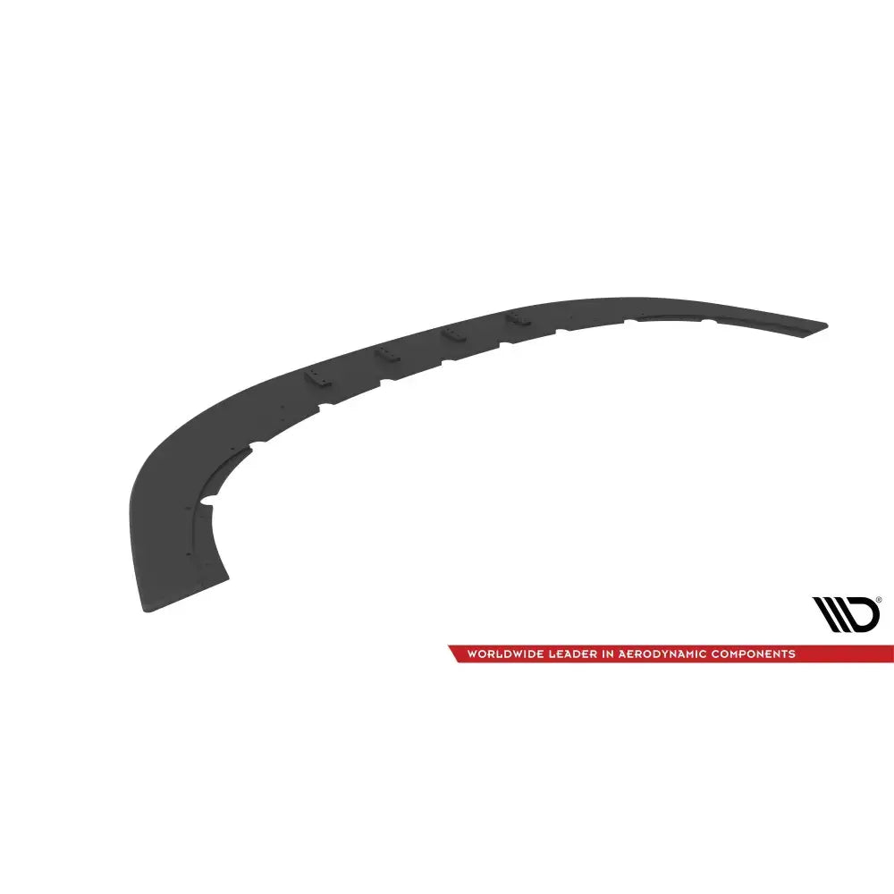 Front splitter Street Pro Audi RS6 Avant C6 sett skrått, svart med røde merkevaretekst, hvit bakgrunn.