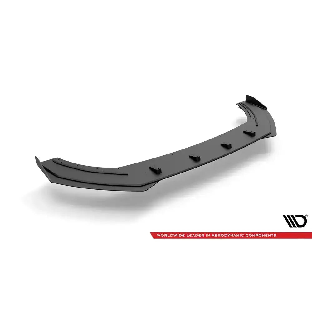 Front lip Street Pro med flaps til Seat Leon FR Mk4, sort plast med hevede detaljer, skrå vinkel.