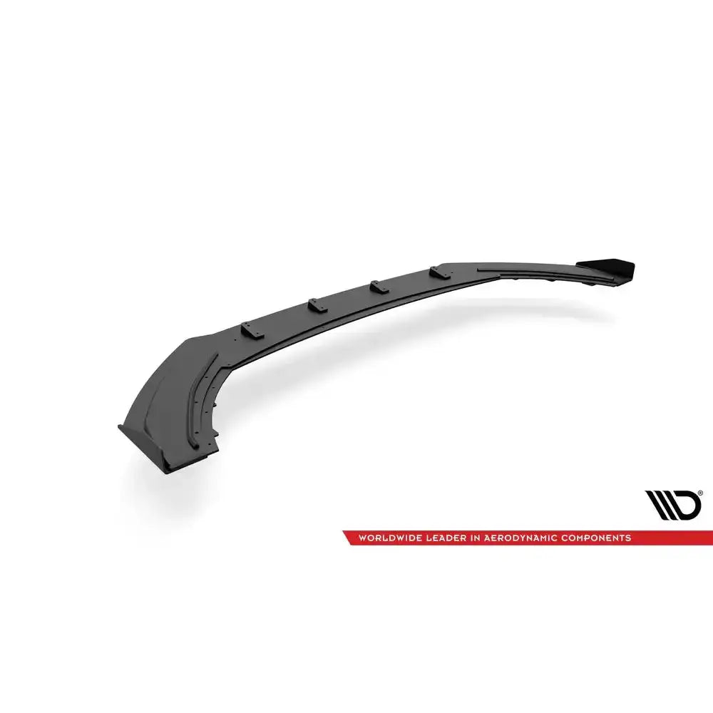 Front splitter Street Pro med flaps til Seat Leon FR Mk4, sett skrått ovenfra på hvit bakgrunn.