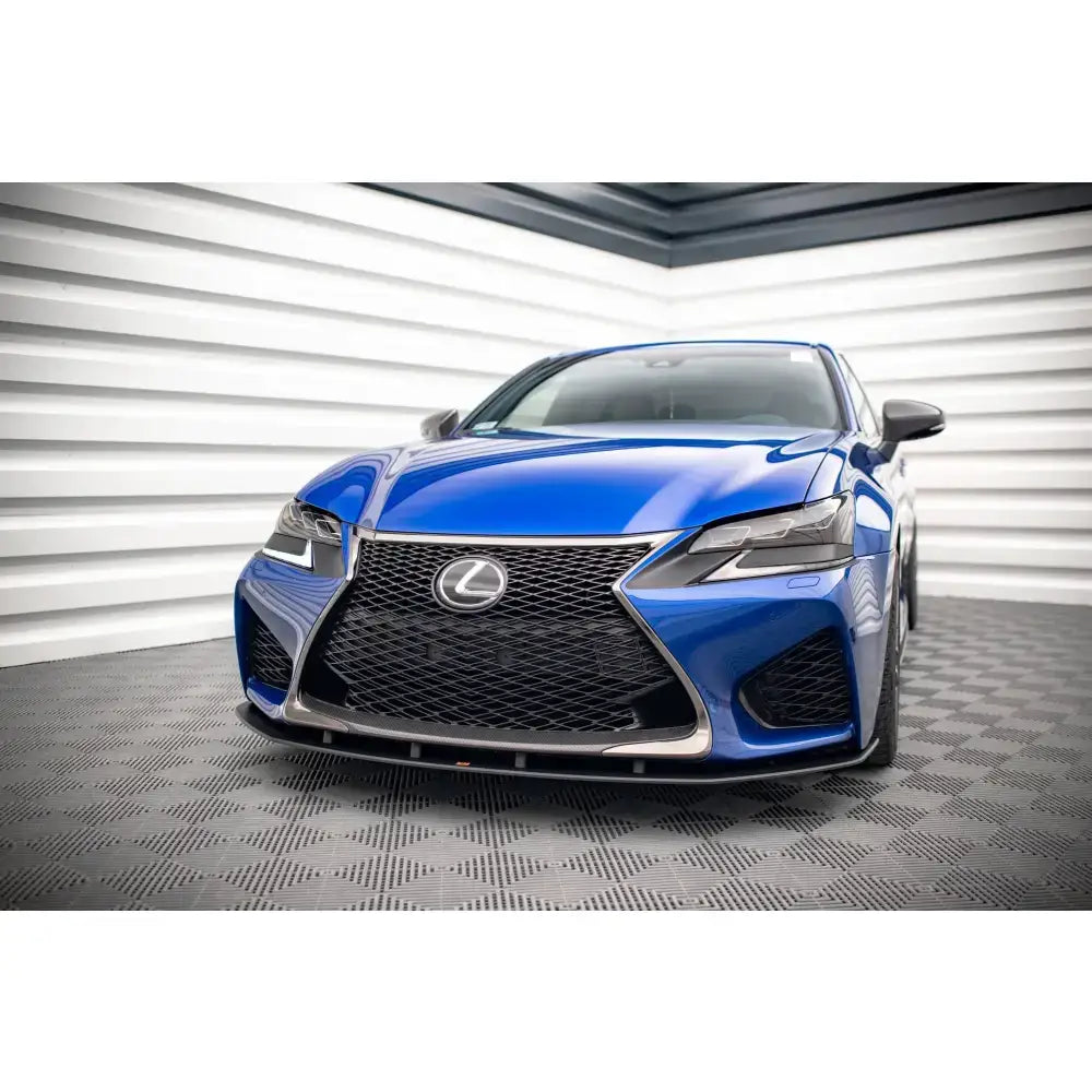Frontspoiler Street Pro til Lexus GS F Mk4 Facelift sett forfra med sort grill og LED-lykter.