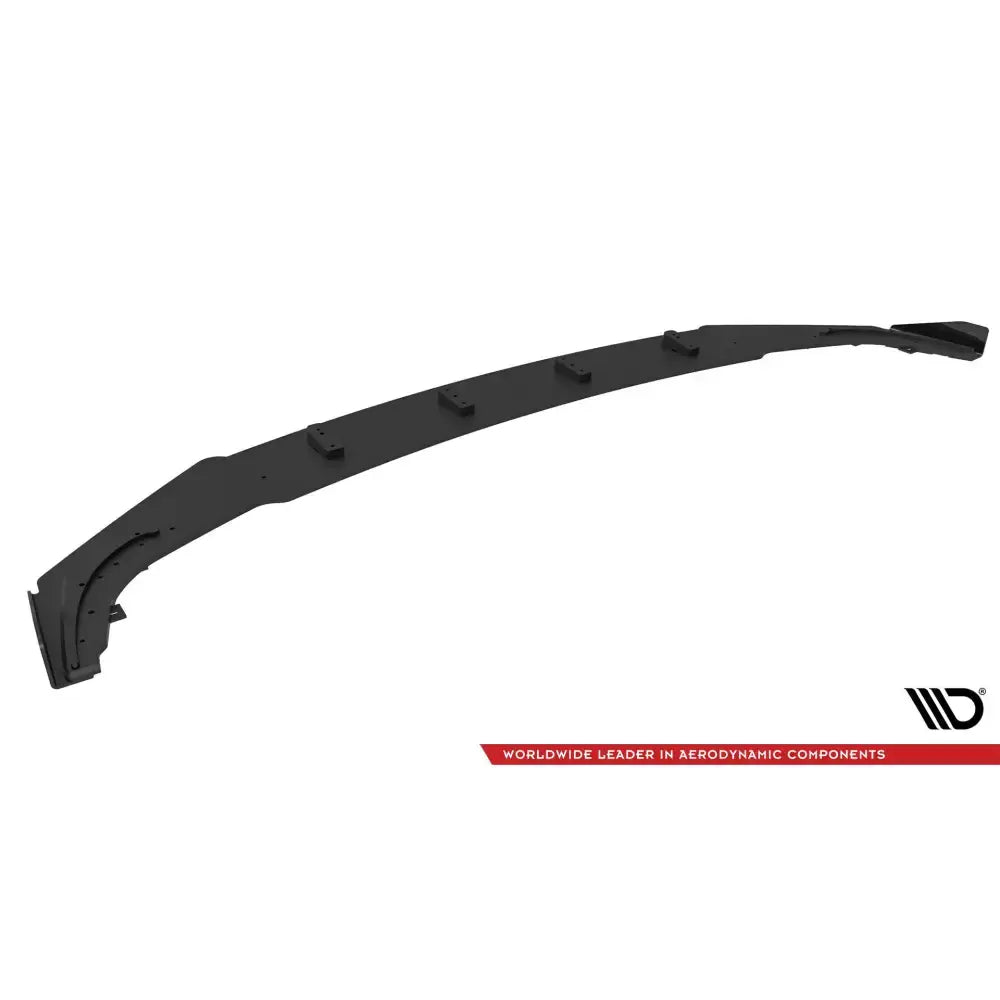 Front splitter Street Pro med flaps for BMW 2 Coupe G42 sett skrått ovenfra, sorte festeanordninger synlige.