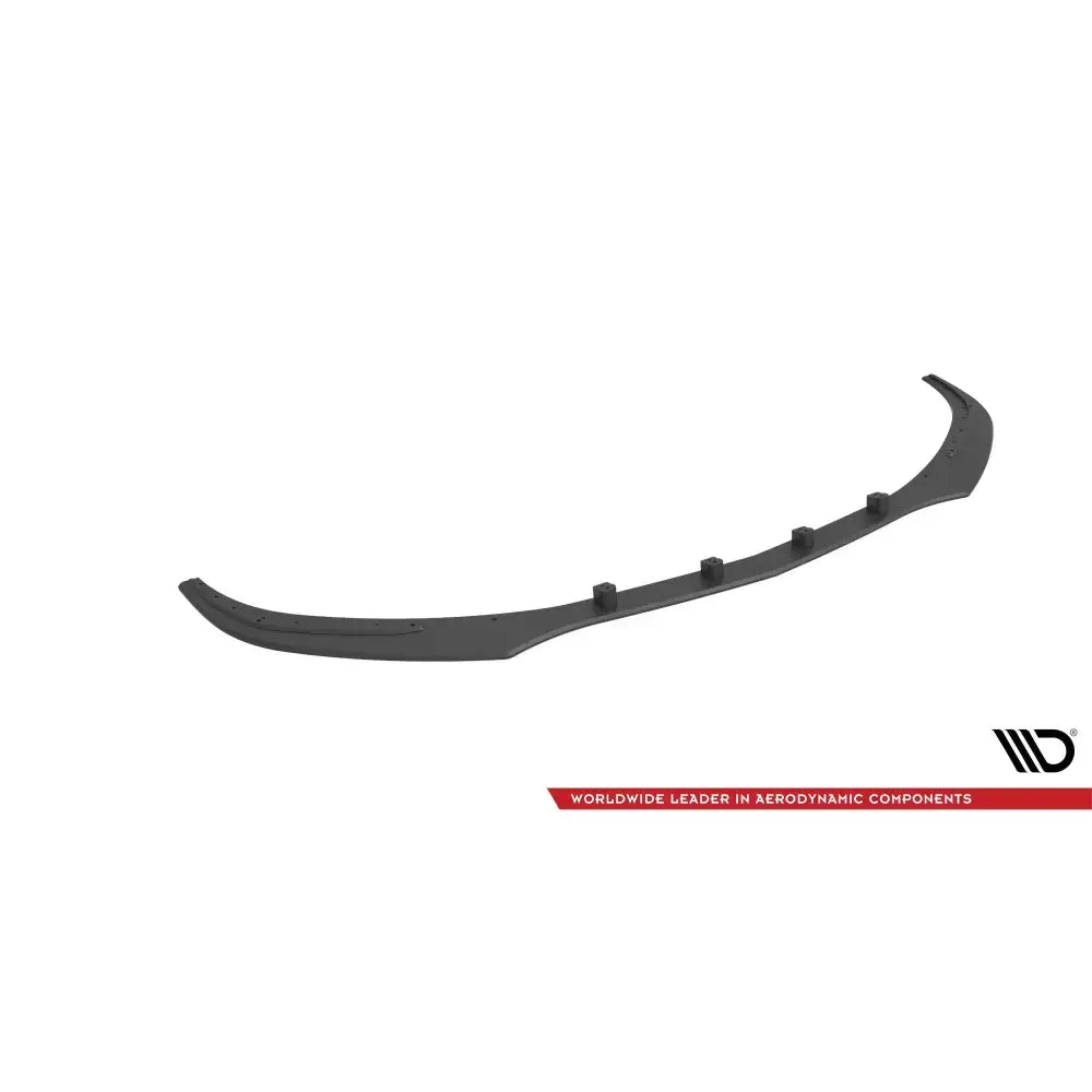 Front splitter Street Pro med flaps til Mercedes-AMG C63, sort plast med synlige fester, skrått ovenfra.