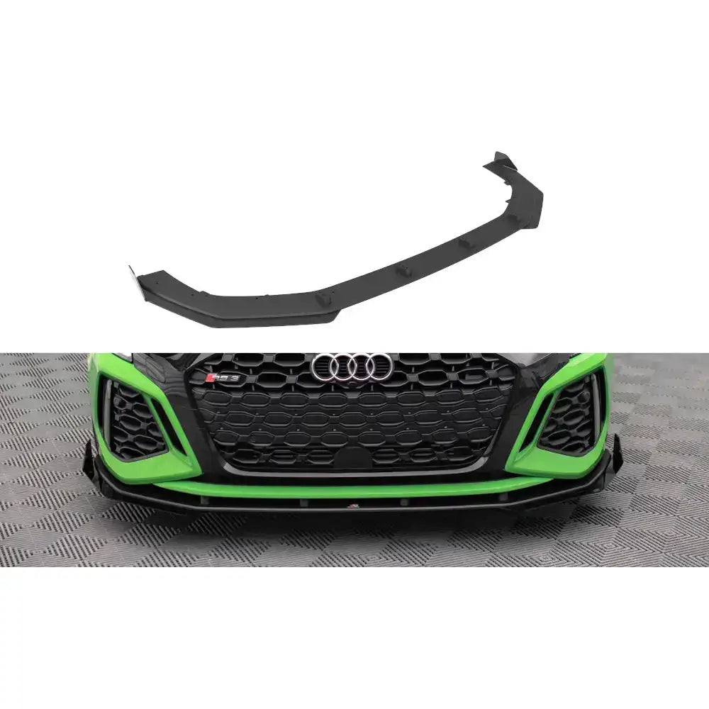 Frontleppe Street Pro V.1 med flaps til Audi RS3 8Y, vist montert på grønn bil med sort grill.