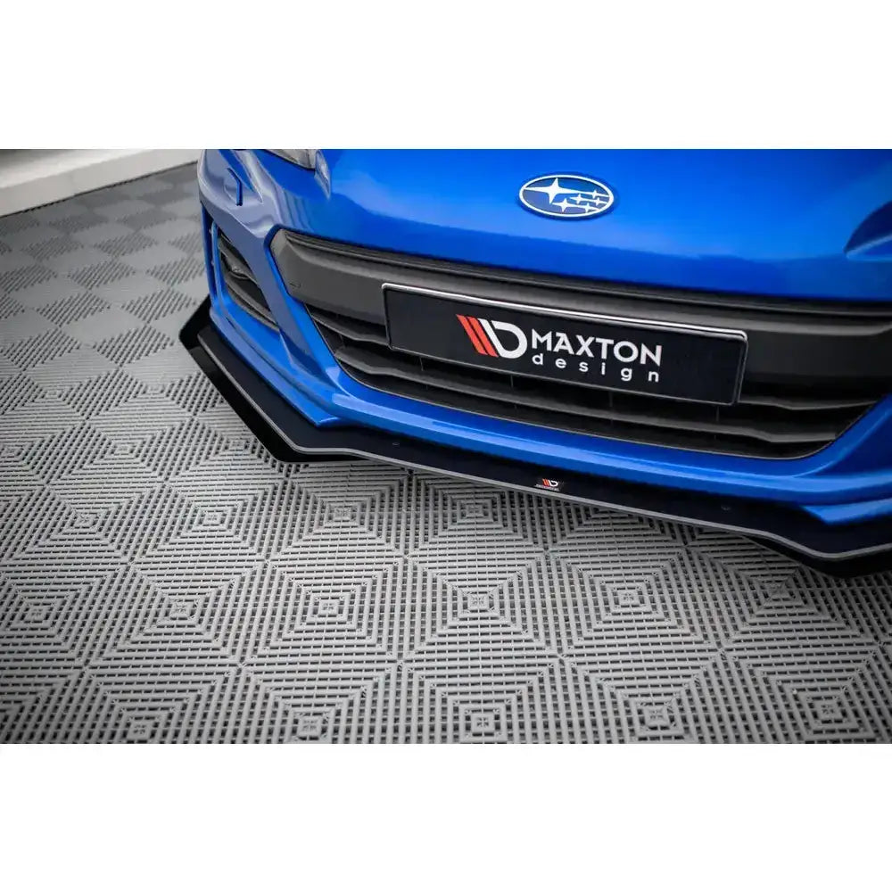 Front lip på Subaru BRZ Mk1 Facelift med svart Street Pro V.1 spoiler og synlige grilldetaljer.