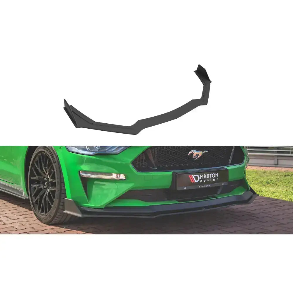 Frontleppe Street Pro V.2 til Ford Mustang GT MK6 Facelift, montert på grønn sportsbil, sett forfra og fra siden.