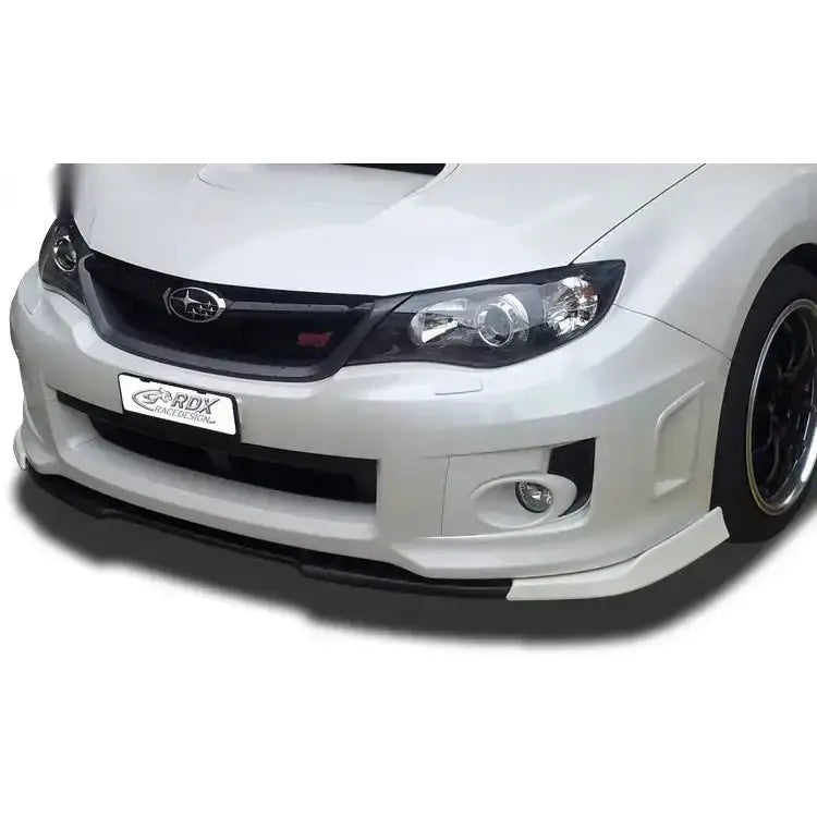 Frontleppe til Subaru Impreza 3 WRX STI Vario X, sort leppe montert under hvit frontfanger.