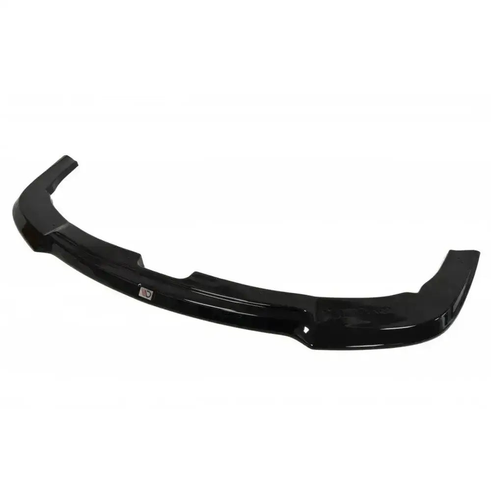 Frontleppe til Subaru Impreza Wrx Sti Hawkeye i sort, blank plast med logo, sett fra skrå vinkel.