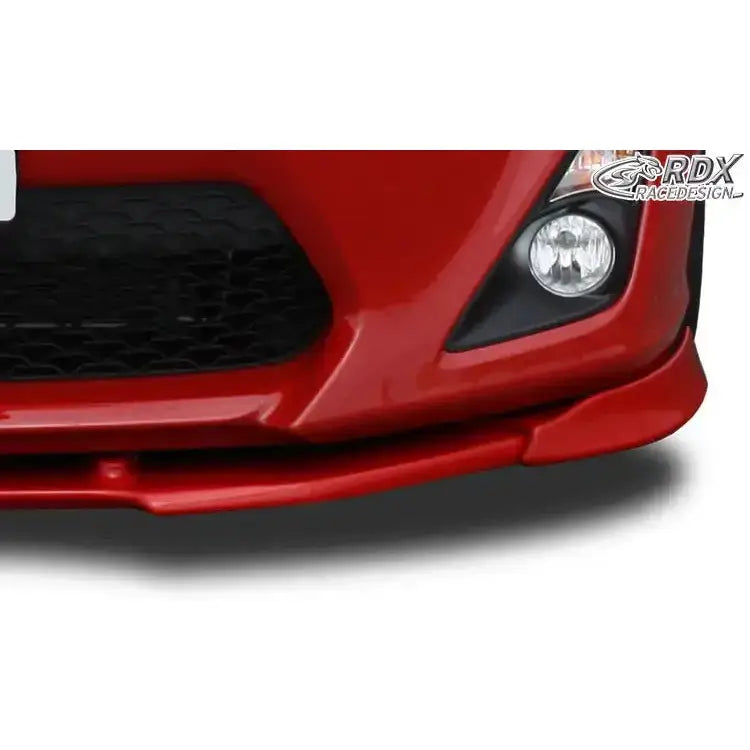 Frontleppe Toyota GT86 montert på rød bilfront med tåkelys og svart grilldetalj.