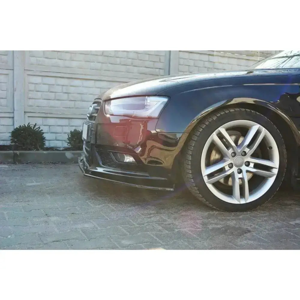 Front lip på Audi A4 B8 FL, sort bil med sølvfelg og lav frontspoiler sett fra siden.