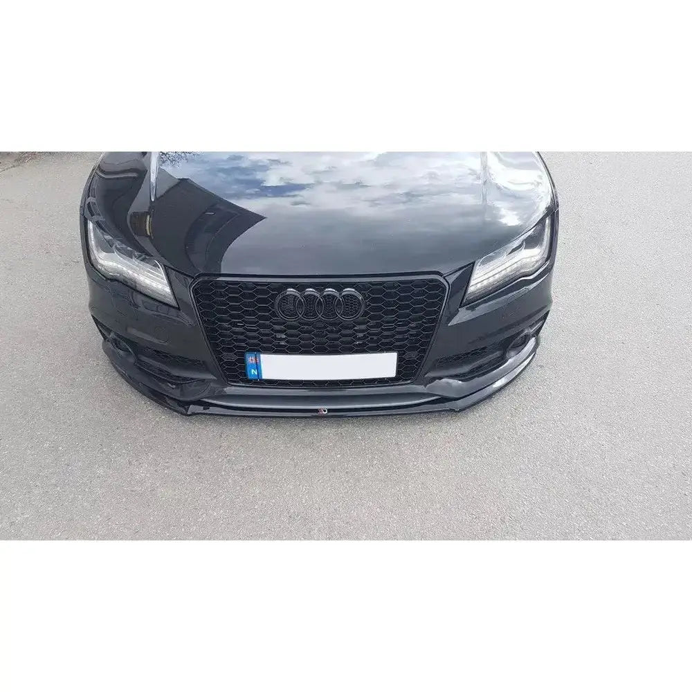 Frontsplitter til Audi A7 Mk1 S-Line, sort plast under frontfanger med LED-lykter og bikubemønstret grill.