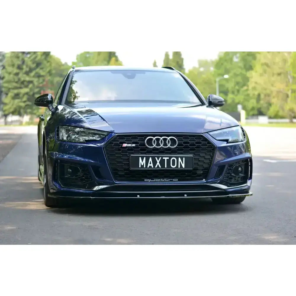Frontsplitter på Audi Rs4 B9 mørk blå sett forfra med sort grill og Maxton-skilt.