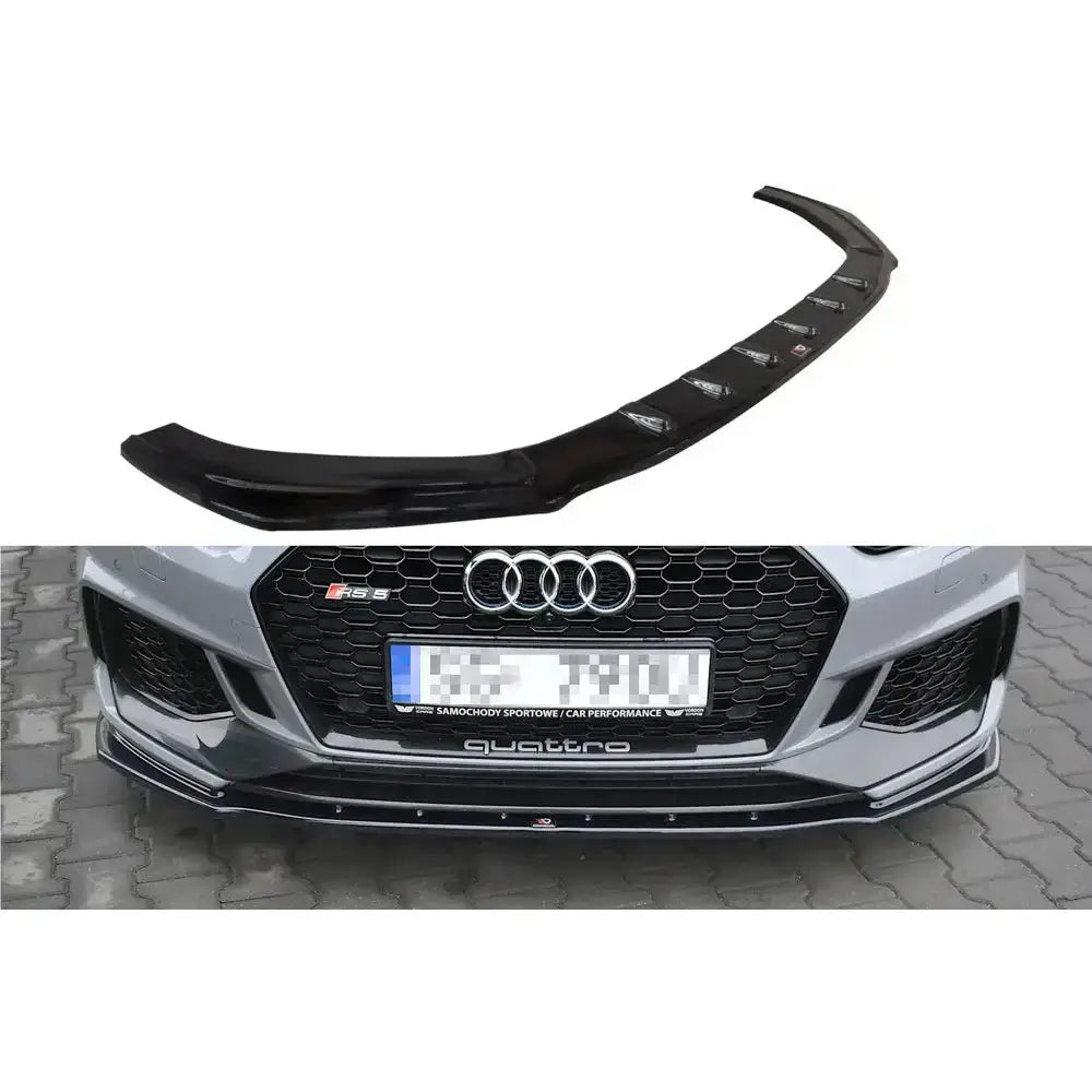 Frontleppe V.1 Audi Rs5 F5 i sort glanset materiale sett skrått og montert på grå sportsbil.