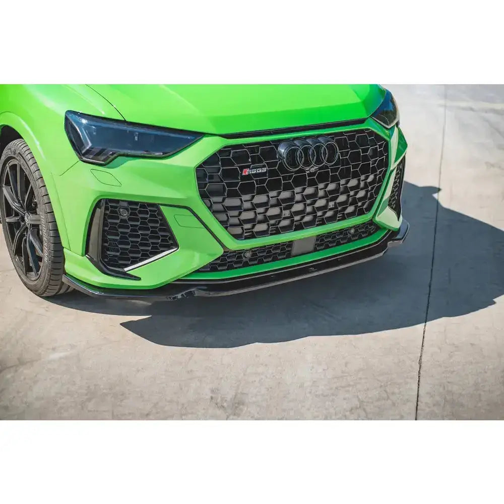 Frontleppe V.1 Audi Rsq3 F3 vist på grønn bil med sort grill og svarte detaljer fra venstre hjørne.