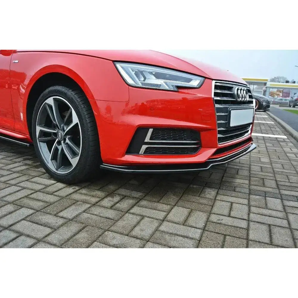 Frontsplitter på Audi S4 A4 S-Line B9, rød bil med sorte og sølv detaljer sett skrått forfra.