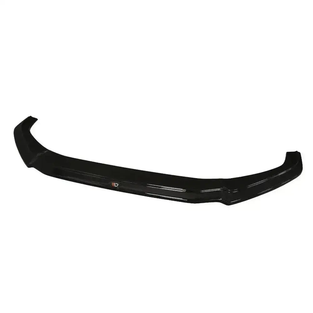 Front lip til Audi S4 A4 S-Line B9 i svart blank plast sett forfra med markerte kanter og logo.