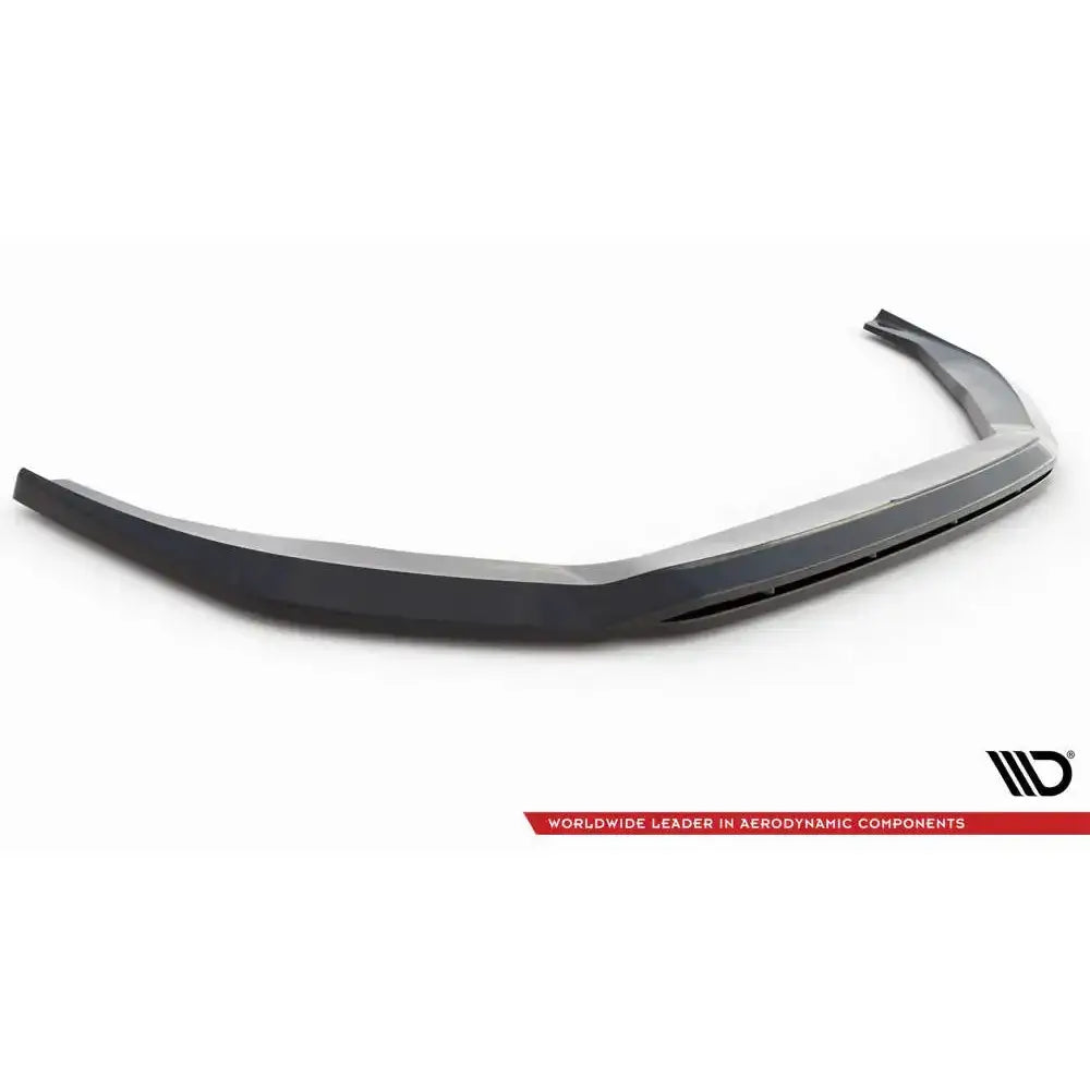 Front splitter av svart, matt frontleppe til Audi S8 D5 V.1 med markerte kanter og aerodynamisk design.