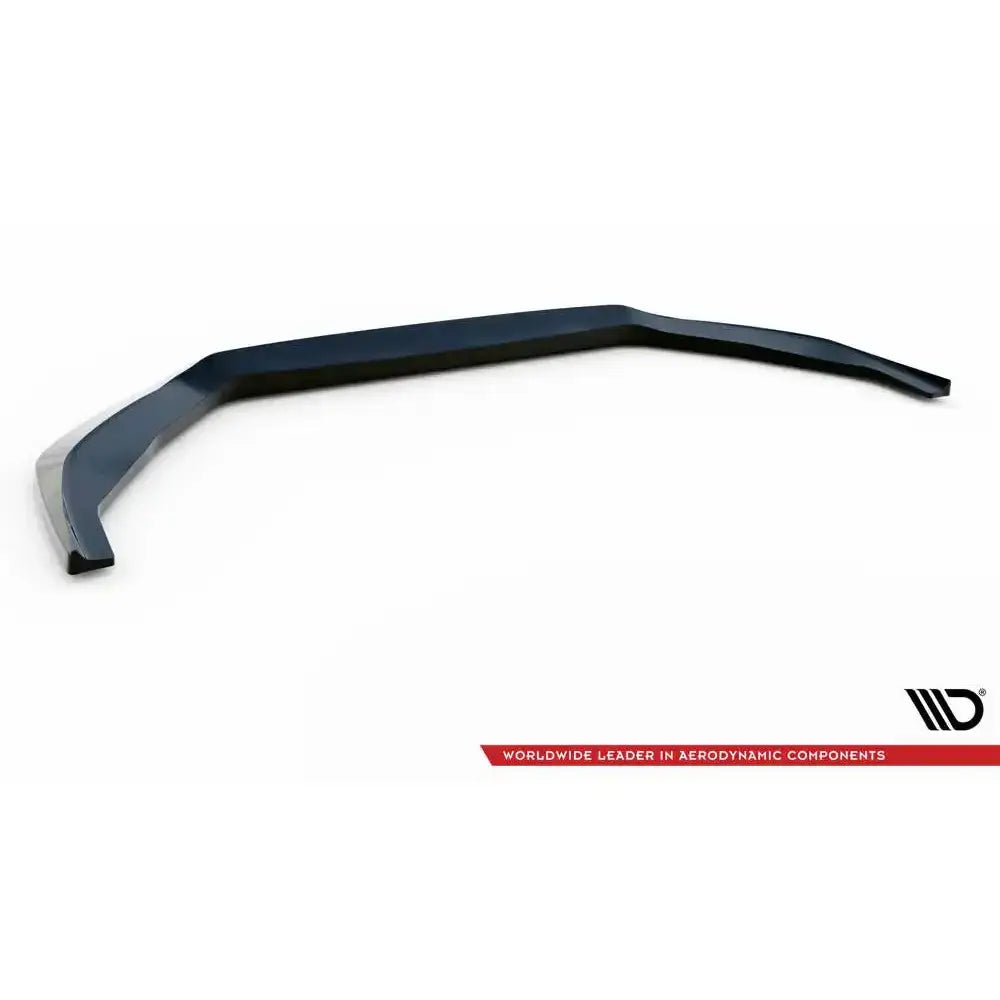 Frontleppe til Audi S8 D5 V.1, sort plastspoiler vist skrått mot hvit bakgrunn med logo.
